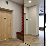 Nicely Designed New W- Free Garage Parking & Self Check-in I Cohost *
