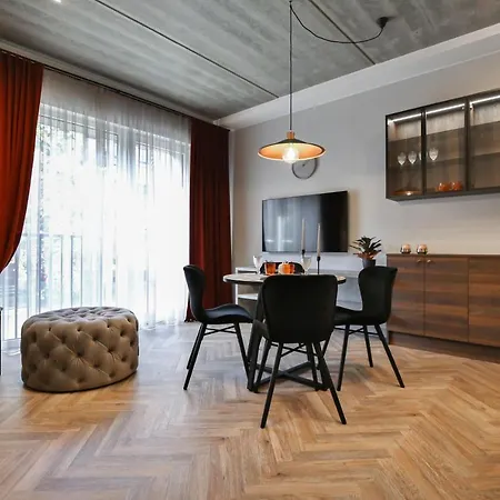 Nicely Designed New W- Free Garage Parking & Self Check-in I Cohost