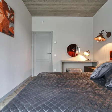 Nicely Designed New W- Free Garage Parking & Self Check-in I Cohost Appartement *