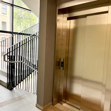 Nicely Designed New W- Free Garage Parking & Self Check-in I Cohost Appartement *