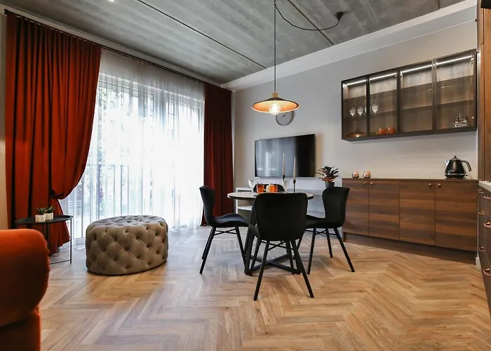 Nicely Designed New W- Free Garage Parking & Self Check-in I Cohost