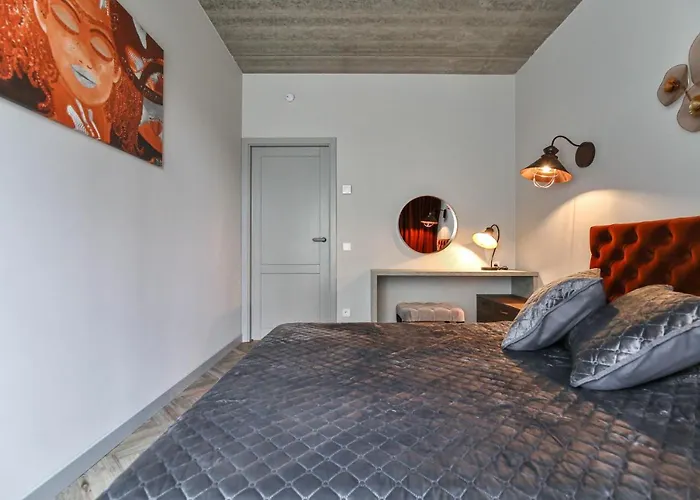 Nicely Designed New W- Free Garage Parking & Self Check-in I Cohost Appartement *